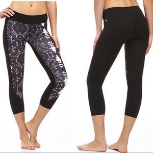 Fabletics Black & White Sydney Cropped Leggings